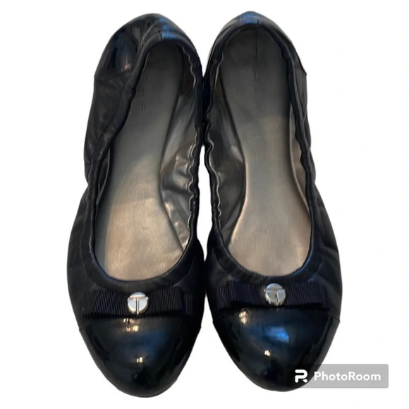 Tahari Gibson 6M Ballet Flats Black Patent Toe and Heel Bow Toe Silver Button - Picture 1 of 7